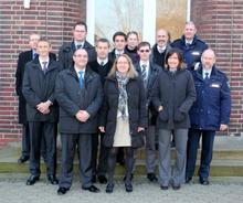 Commissaires stagiaires devant l'école d'application de la police du Nordrhein-Westfalen (LAFP)