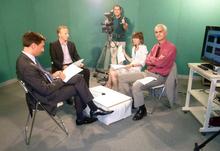 Simulation d'un débat télévisé lors du stage Face à la caméra