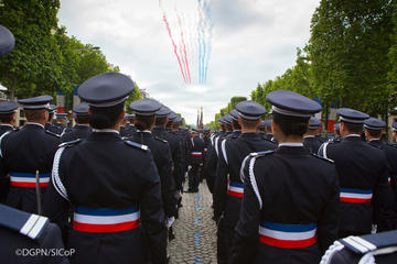 Officiers ENSP sur les Champs Élysées